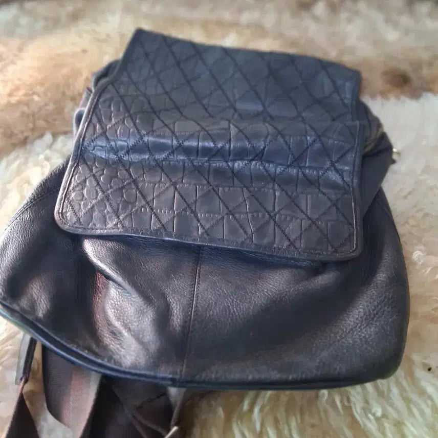 [BUNJANG] Leather Quilted Backpack - Black / 가죽 퀼팅 백팩 블랙 두가지 개당