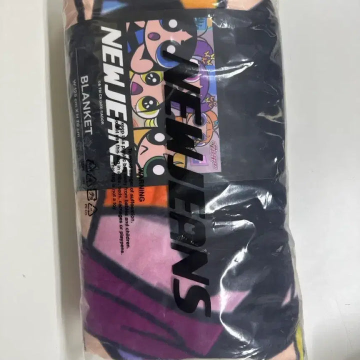 [BUNJANG] NewJeans Blanket - Powerpuff Girls Collaboration - Sealed / 뉴진스 담요 미개봉 blacket