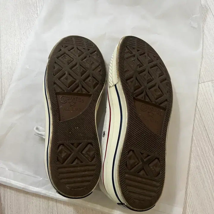 [BUNJANG] Converse Chuck Taylor Low 240 Sneakers / 컨버스 척테일러 로우 240사이즈