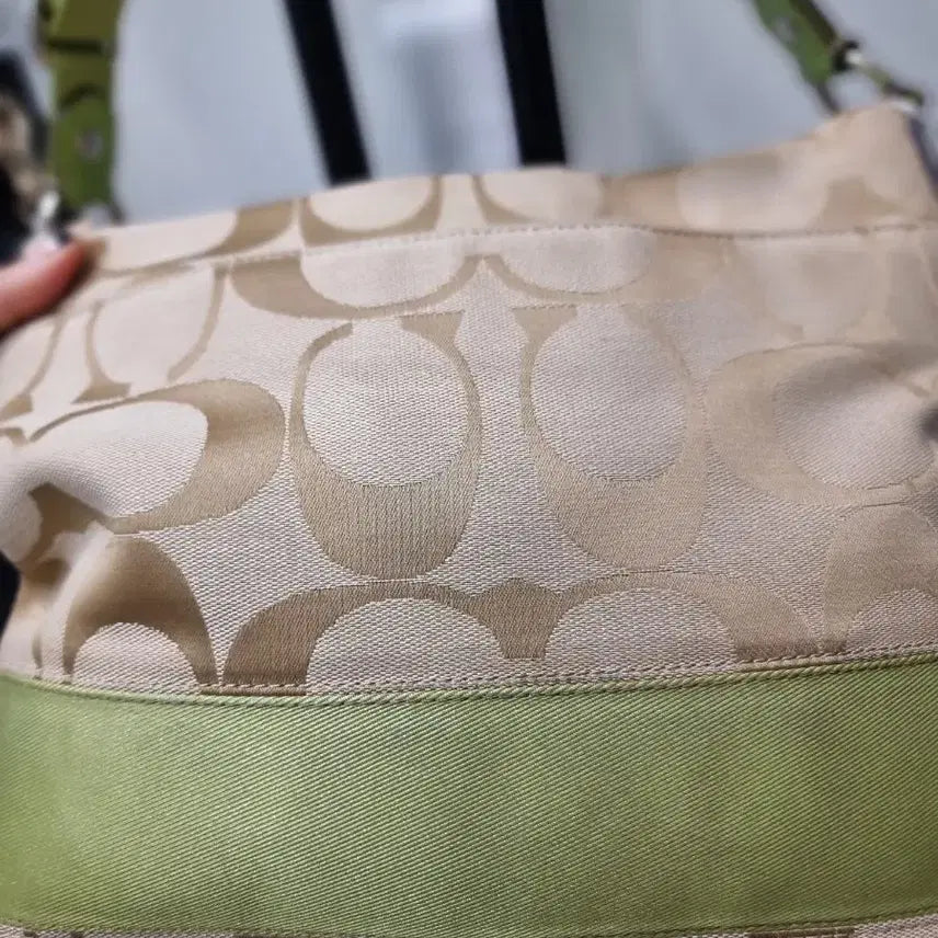 [BUNJANG] Coach Signature File Bag Lime / 코치 시그니처 파일백 라임색