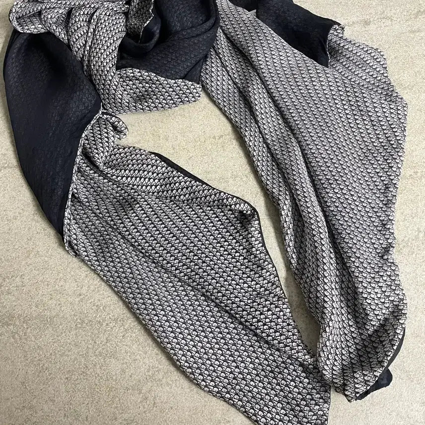 [BUNJANG] Dior Oblique Silk Scarf Black/White / **한정판매** 디올 오블리크 블랙/화이트 스카프