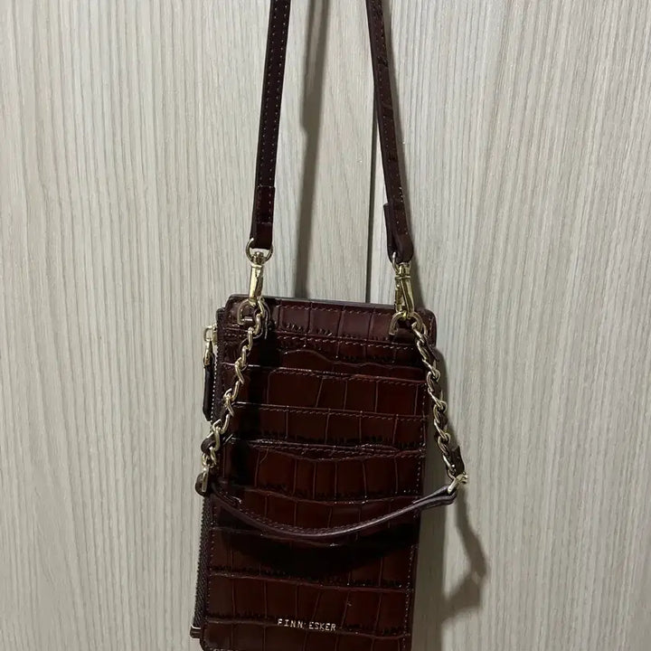 [BUNJANG] Phone Bag Burgundy Crocodile Pattern Crossbody / 폰 가방 버건디
