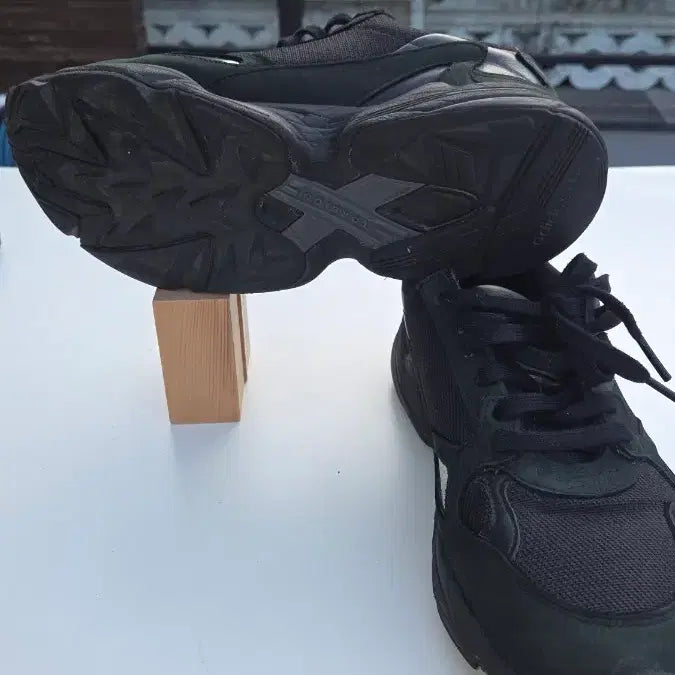 [BUNJANG] Adidas Falcon W Black 265 / 아디다스 팔콘 W 블랙 265