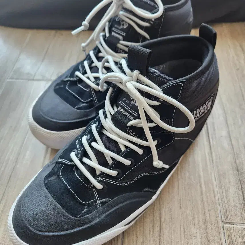 [BUNJANG] Vans MTE Half Cab Gore-Tex Black Sneakers / 반스 MTE 하프 캡 고어텍스 블랙 (280)
