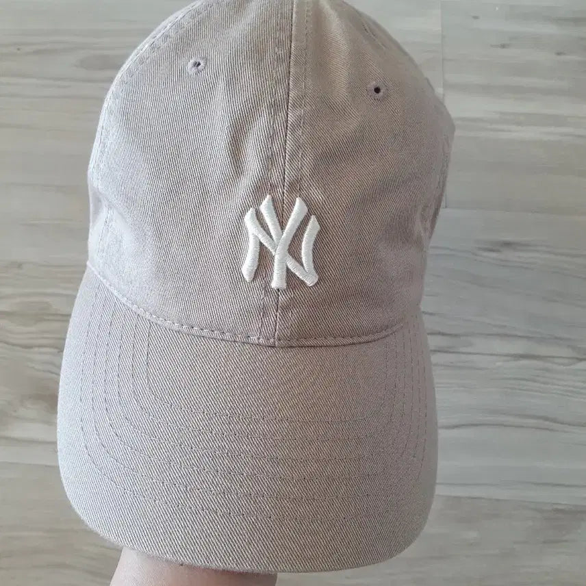 [BUNJANG] MLB NY Yankees Beige Baseball Cap / MLB NY 양키스 베이지 볼캡 FREE 거의새것