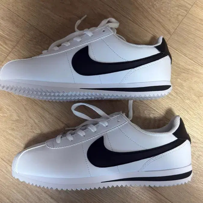 [BUNJANG] Nike Cortez White/Black 230mm / 나이키 코르테즈 흰검 230