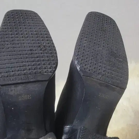 [BUNJANG] Black Leather Ankle Boots (Sizes 225-235) / 블랙 가죽 앵클 부츠 225 부터 235