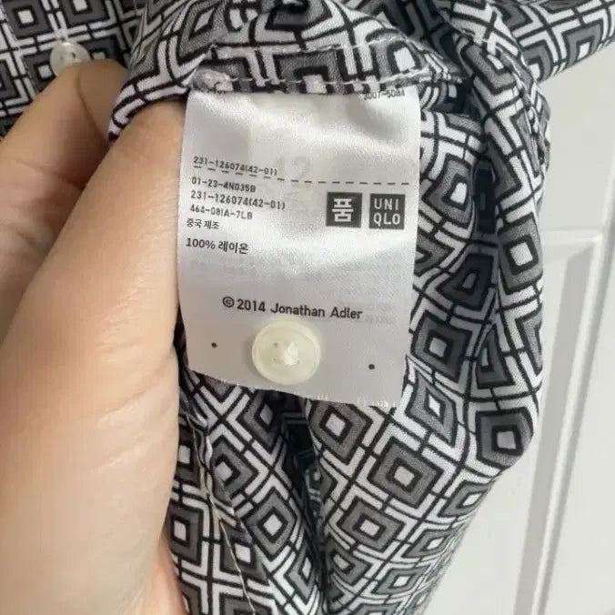 [BUNJANG] Uniqlo Vintage Rayon Patterned Blouse Shirt / (일본 수입 빈티지)유니클로 나시 블라우스 셔츠 패턴 레이온 S