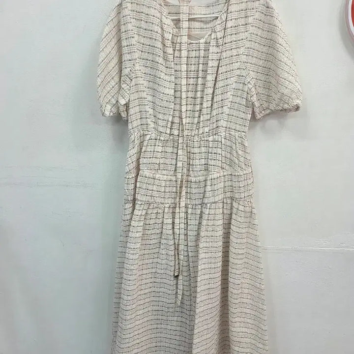 [BUNJANG] ON&amp;ON Beige Volume Dress / S 2024 온앤온 ON&amp;ON 베이지 볼륨드레스