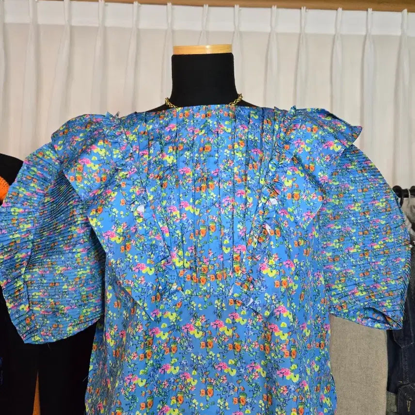 [SOLD OUT] 블루 플라워 셔링 플리츠 블라우스