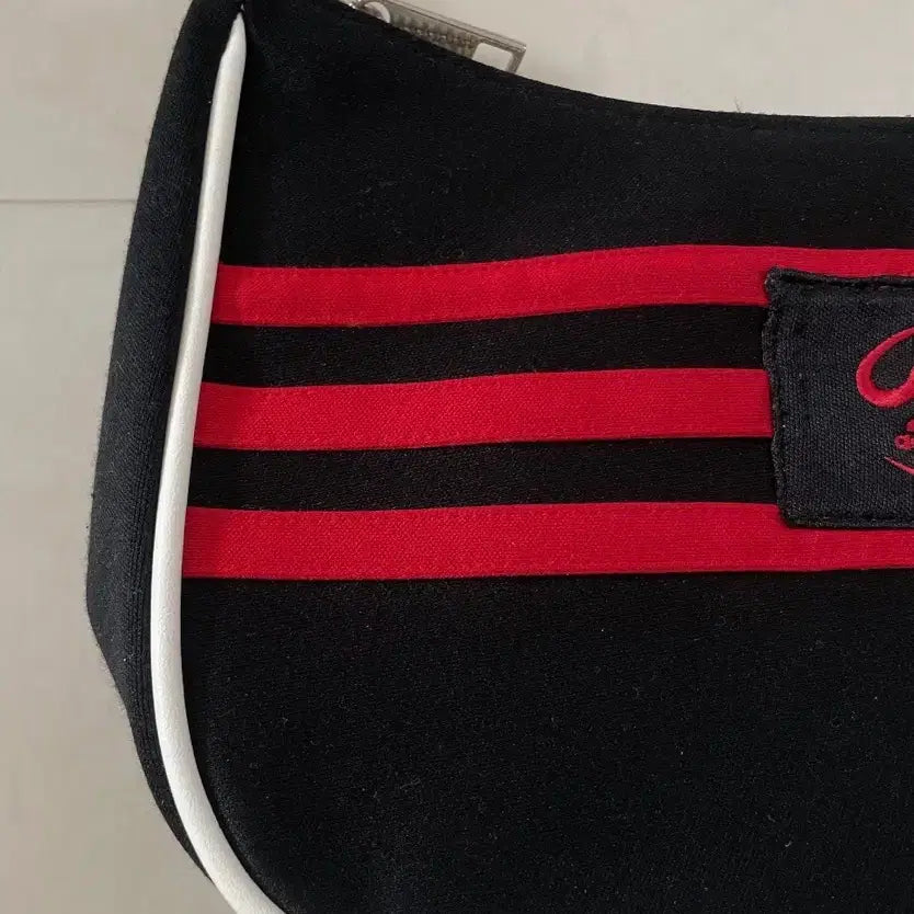[BUNJANG] Adidas Upcycled Shoulder Bag / 아디다스 업사이클링 숄더백