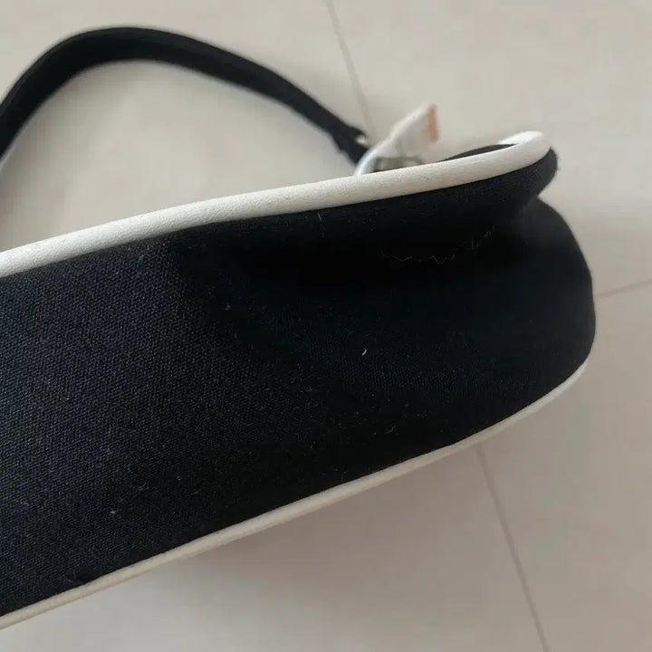 [BUNJANG] Adidas Upcycled Shoulder Bag / 아디다스 업사이클링 숄더백