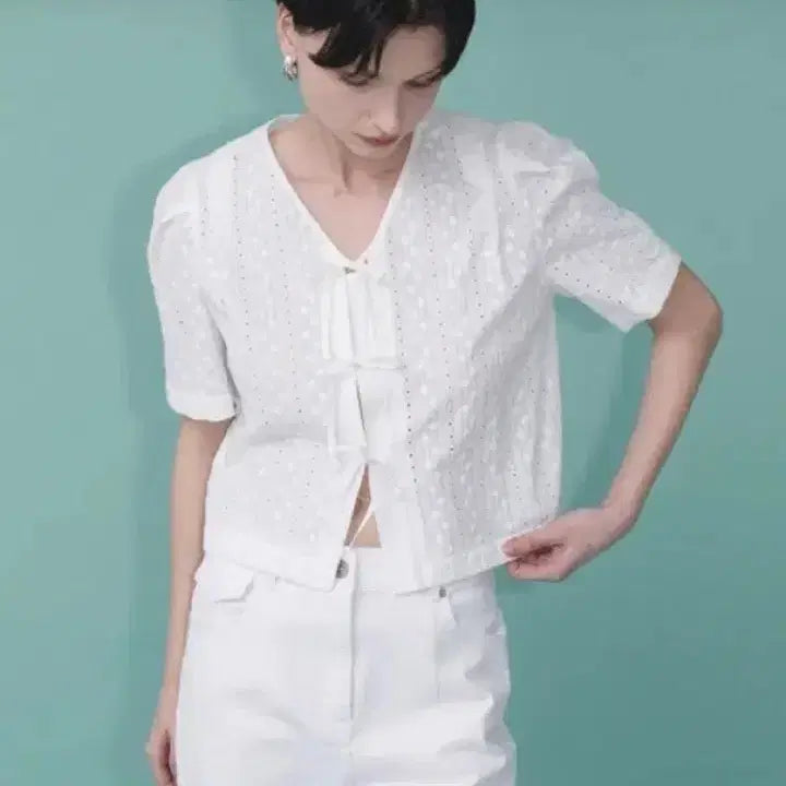 [BUNJANG] LOEUVRE White Perforated Blouse / LOEUVRE 루에브르 화이트 펀칭블라우스/S/앨리스/572