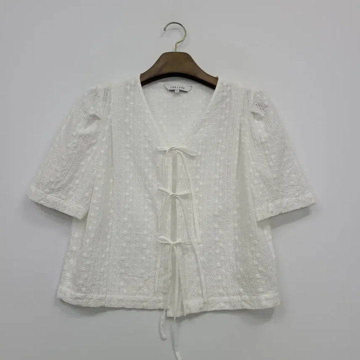 [BUNJANG] LOEUVRE White Perforated Blouse / LOEUVRE 루에브르 화이트 펀칭블라우스/S/앨리스/572
