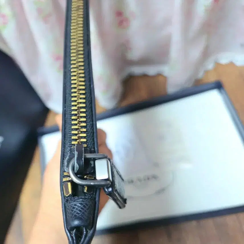 [BUNJANG] Prada Saffiano Leather Clutch Bag / 정품 프라다 블랙 사피아노 레더 클러치 백
