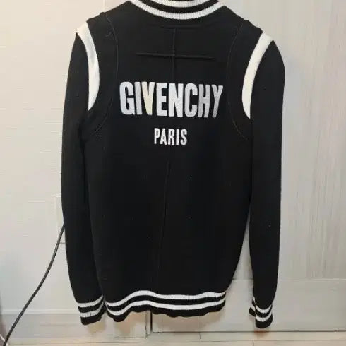 [BUNJANG] Givenchy Logo Black Varsity Jacket XS / 지방시 로고 블랙 바시티 자켓 xs