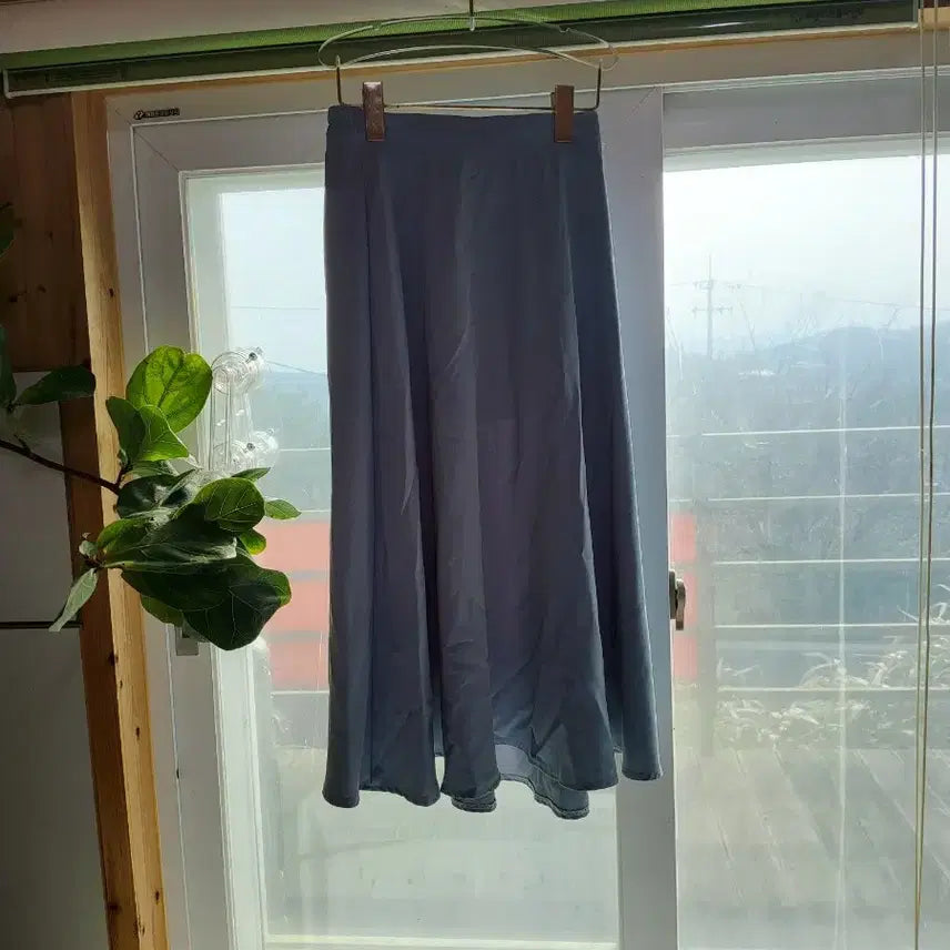 [BUNJANG] Sky Blue Satin A-Line Long Skirt / [ 하늘색 롱 스커트 A라인 치마 FREE ]