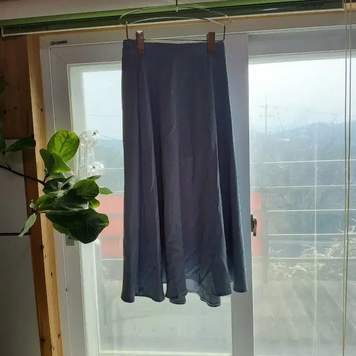 [BUNJANG] Sky Blue Satin A-Line Long Skirt / [ 하늘색 롱 스커트 A라인 치마 FREE ]