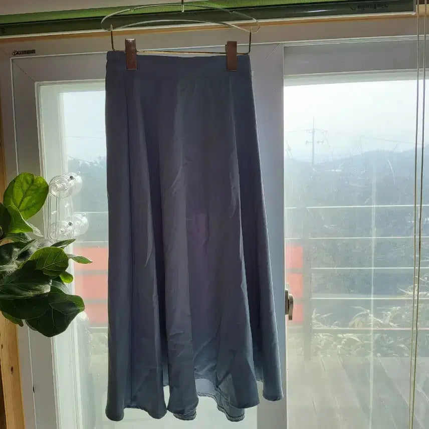 [BUNJANG] Sky Blue Satin A-Line Long Skirt / [ 하늘색 롱 스커트 A라인 치마 FREE ]