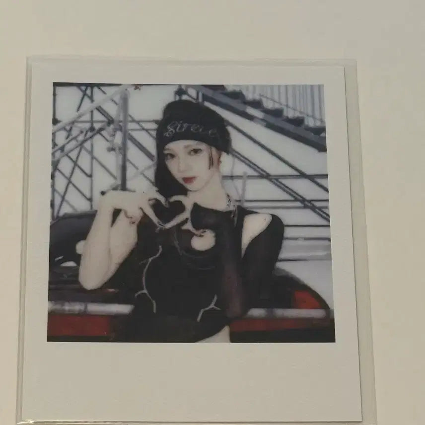 [BUNJANG] aespa Karina Wishful Merch Polaroid Photo / 카리나 에스파 위플래쉬 팝업 폴라로이드 사진