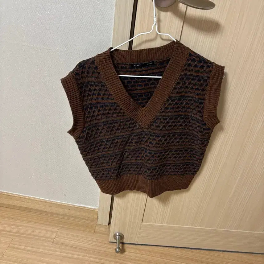 [BUNJANG] MIXXO V-Neck Knit Vest Brown / MIXXO 브이넥 니트 베스트 브라운