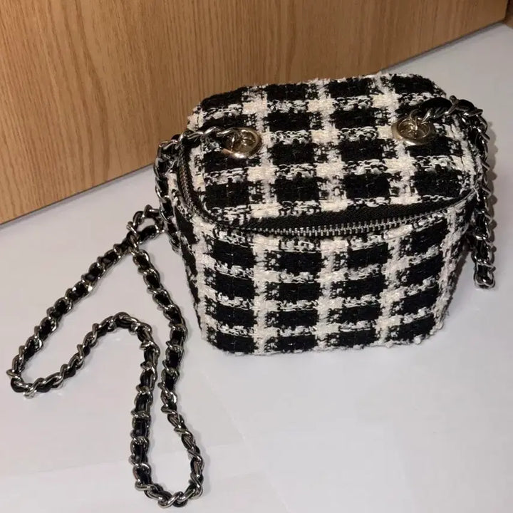 [BUNJANG] Tweed Black &amp; White Mini Chain Bag / 트위드 블랙 화이트 미니백 체인백