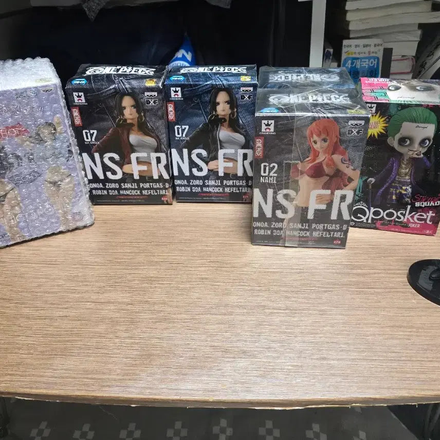 [BUNJANG] One Piece &amp; Various Goods Figures Bundle / 원피스 피규어 및 다양한 굿즈 피규어 팝니다.