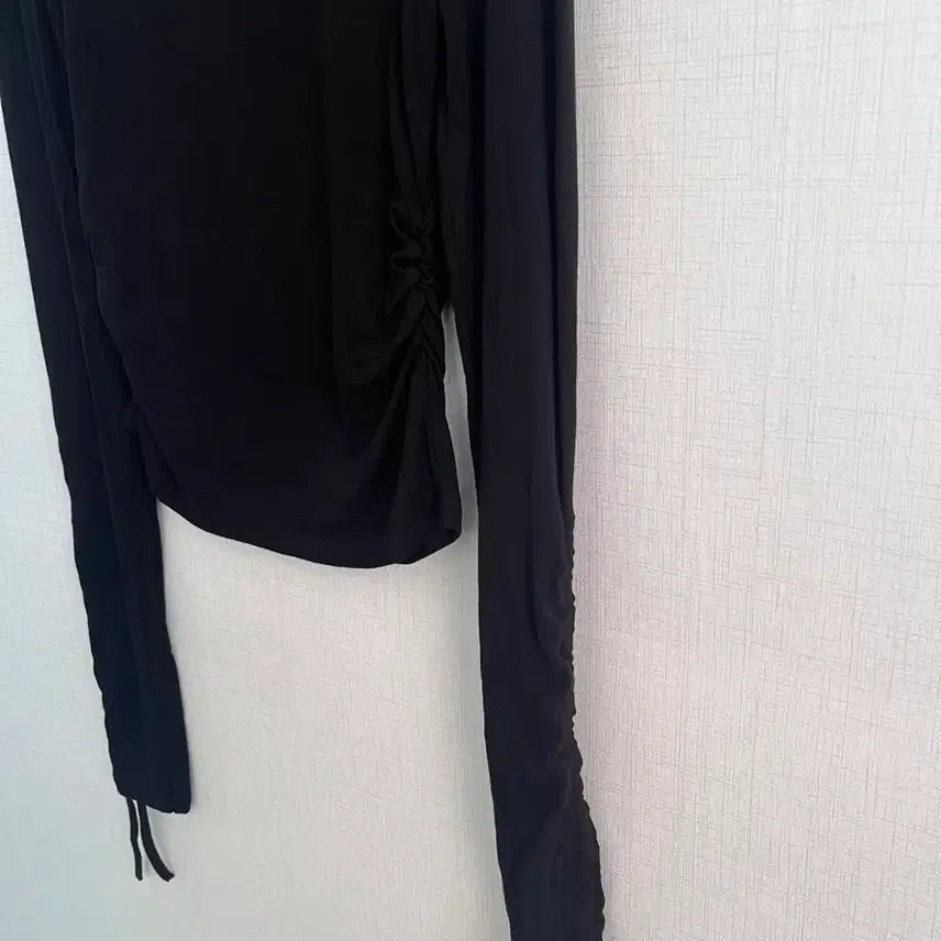 [BUNJANG] Side Shirring Sleeve Strap T-shirt / 사이드 셔링 소매 스트랩 티셔츠 [급처] 만원샵