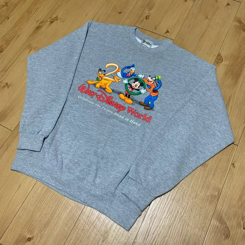 [BUNJANG] Disney 2000s Sweatshirt / 00s disney 2000 sweatshirt