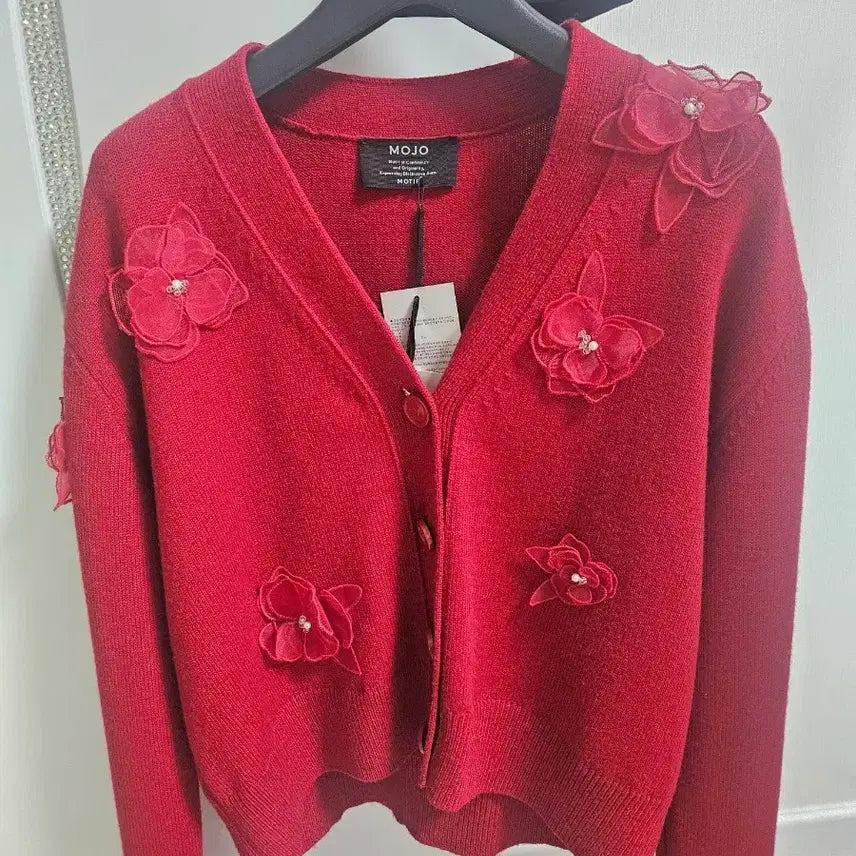 [BUNJANG] MOJO Red Flower Embellished Cardigan / MOJO 레드 플라워 장식 가디건 55~66