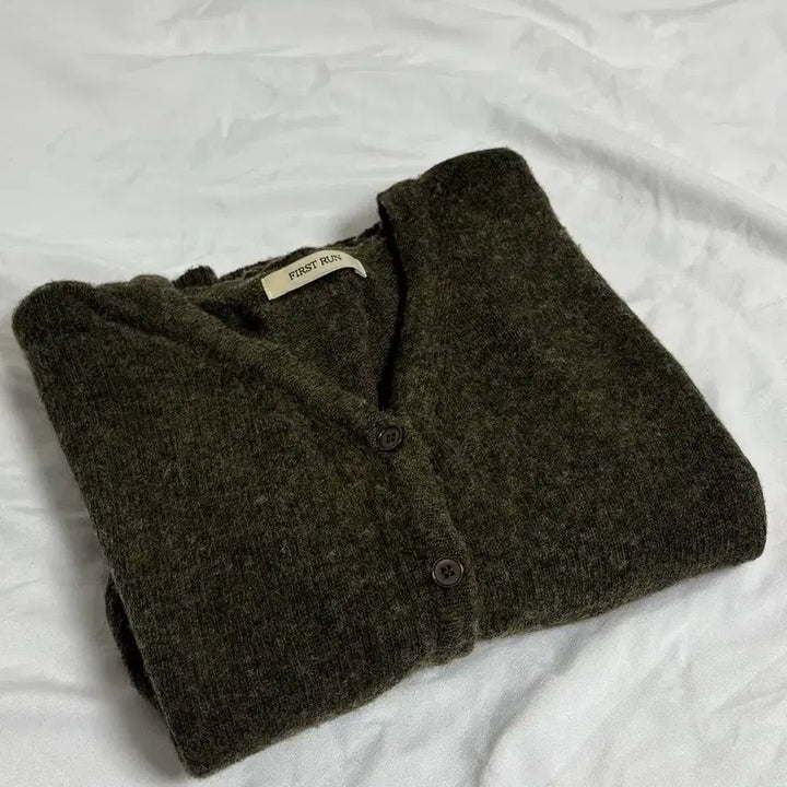 [BUNJANG] FIRST RUN V-Neck Cardigan Olive Khaki / FIRST RUN 퍼스트런 브이넥 가디건 올리브카키 F