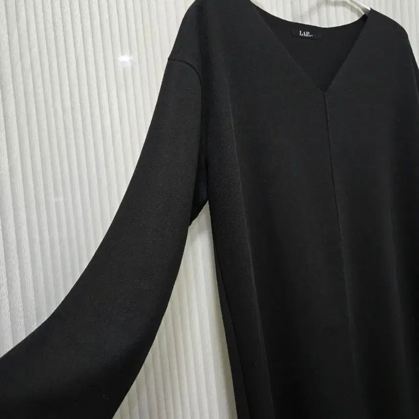 [SOLD OUT] 새상품 LAP 브이넥 니트 롱원피스 / 블랙 루즈핏 / 체형커버