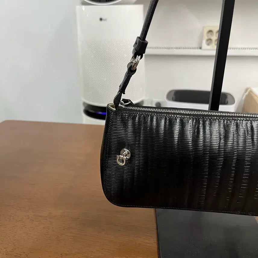 [BUNJANG] Salvatore Ferragamo Leather Shoulder Bag / 페레가모 레더 숄더백