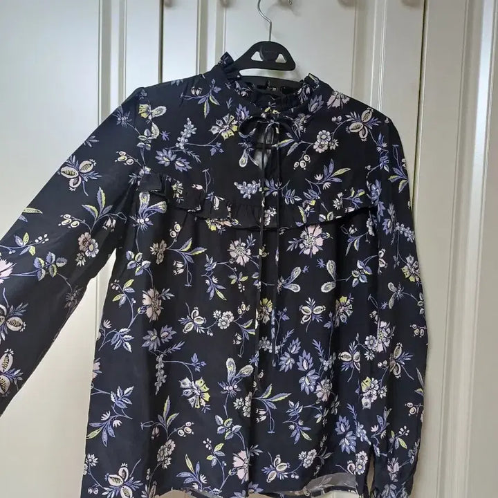 [BUNJANG] Lenibon Silk Floral Blouse / 레니본 견실크 플라워블라우스 S 55