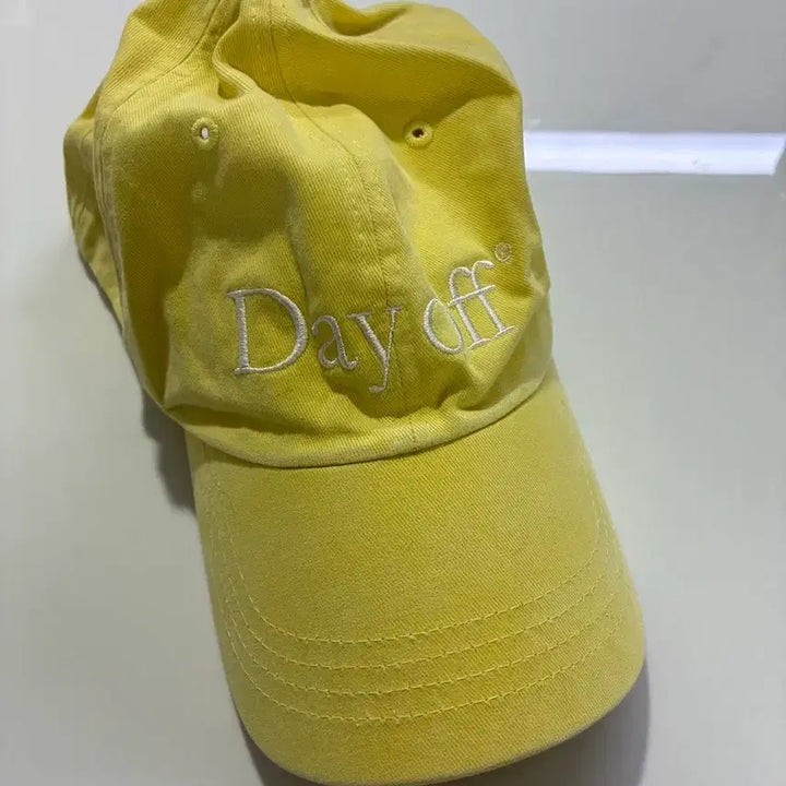 [BUNJANG] Aeka White Day Off Yellow Ball Cap / 에이카 화이트 Day Off 볼캡 노란색