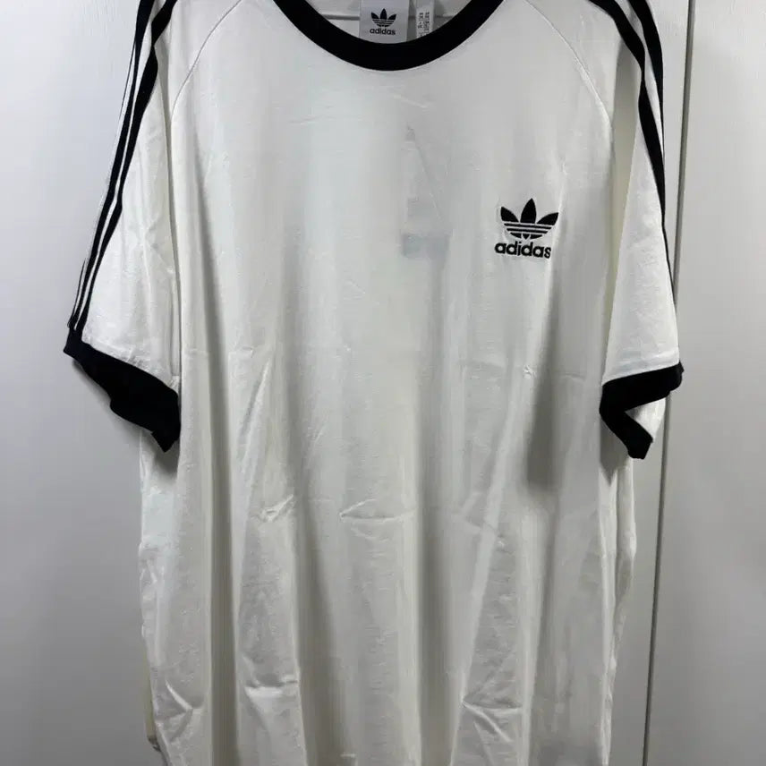 [BUNJANG] Adidas Classic Three-Stripes T-Shirt / (새상품)시카고에서 구매 아디다스 클래식 삼선 티셔츠