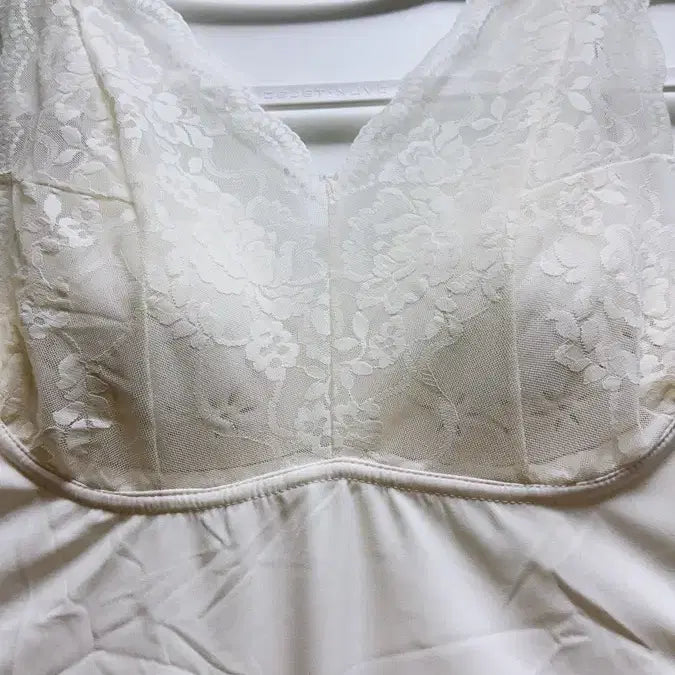 [BUNJANG] Lace Cup-Built Sleeveless Underwear - White / 레이스 캡내장 슬리브리스 화이트 언더웨어