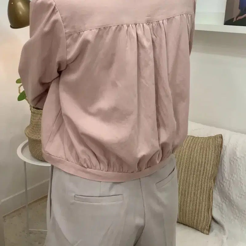 [BUNJANG] Melounge Shirring Wrap Blouse - Pink / 피팅상품 도매가이하) 멜라운지 셔링 랩 블라우스 핑크
