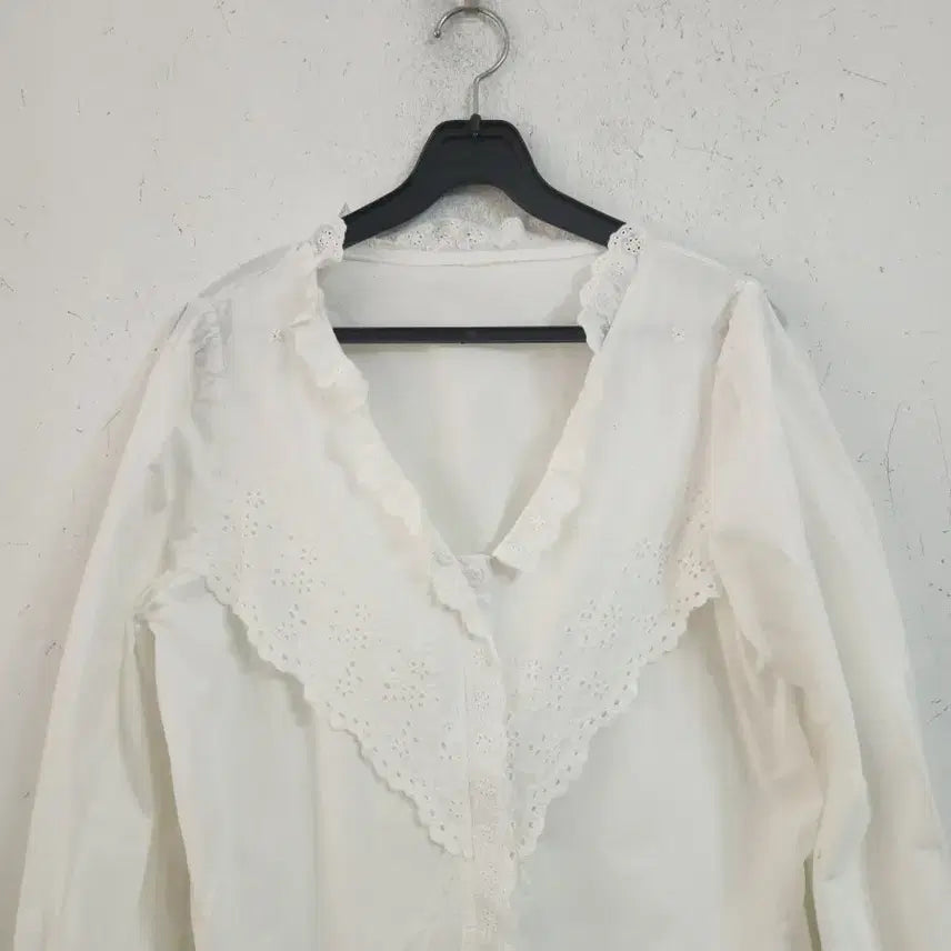 [BUNJANG] Lace White Long Sleeve Blouse / 레이스 화이트 블라우스 긴팔
