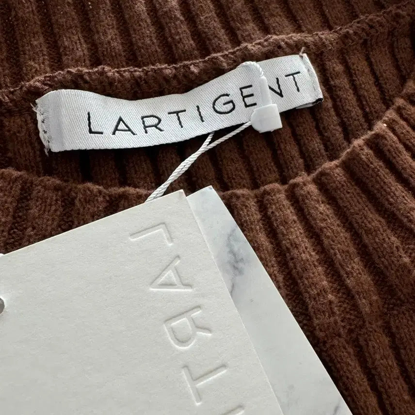 [BUNJANG] Latizen Back Slit Knit Sweater / 라티젠 뒤트임니트 (새상품)