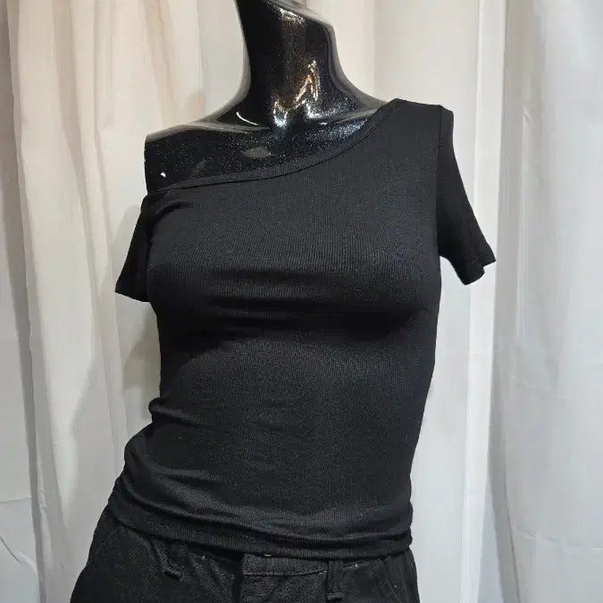 [BUNJANG] Black One-Shoulder Ribbed Short Sleeve Top / 한쪽 오프숄드 골지 블랙 쇼트 반팔