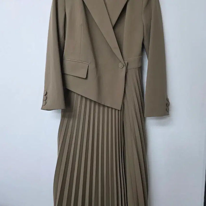 [BUNJANG] Muui Pleated Long Jacket Dress / 무이 플리츠 롱자켓원피스