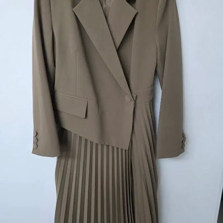 [BUNJANG] Muui Pleated Long Jacket Dress / 무이 플리츠 롱자켓원피스
