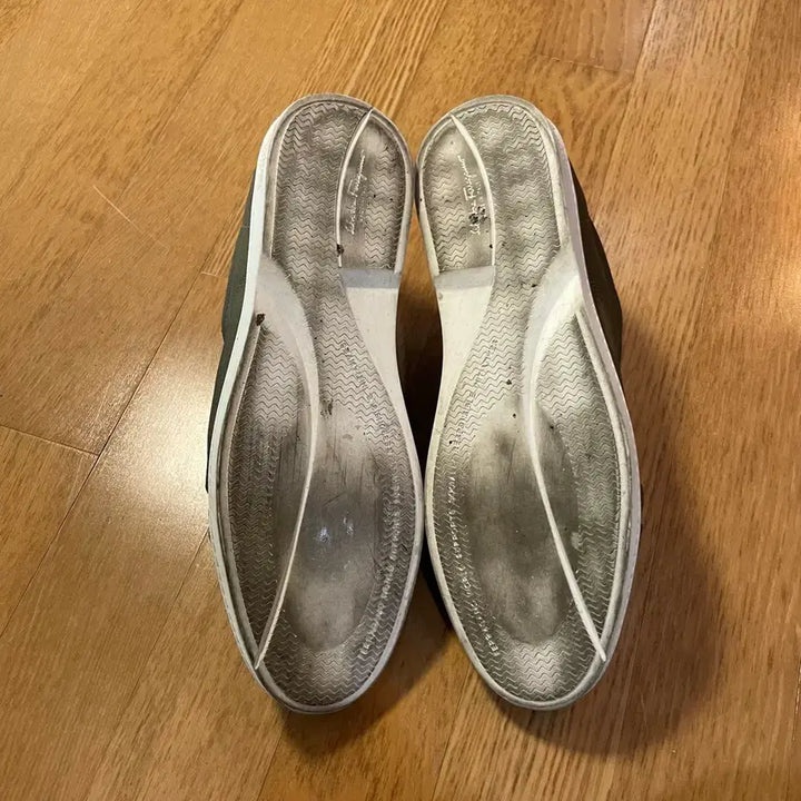 [BUNJANG] Ferragamo Khaki Sneakers / 196) 페라가모 카키 스니커즈 (7.5)