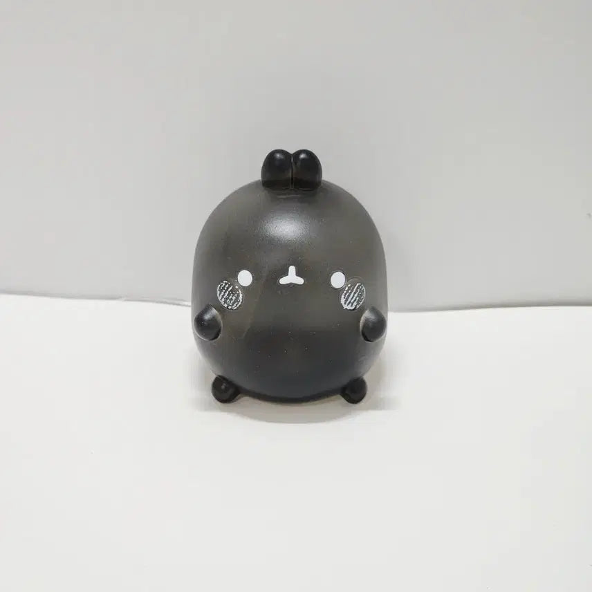 [BUNJANG] Molang Translucent Black Sofubi Figure Series / 반투명 블랙 몰랑이 랜덤 소프비 피규어 시리즈_몰랑이 토끼 굿즈