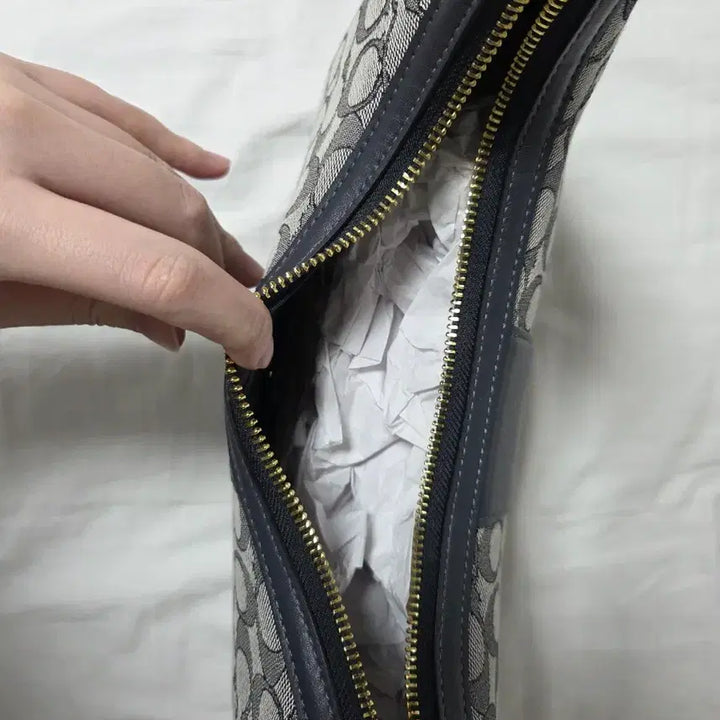 [BUNJANG] Coach Carmen Hobo Shoulder Bag / 코치 카르멘 숄더백 호보백