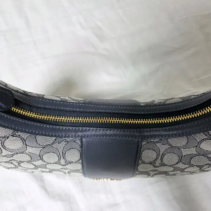 [BUNJANG] Coach Carmen Hobo Shoulder Bag / 코치 카르멘 숄더백 호보백