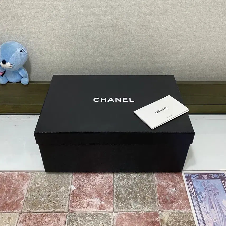 [BUNJANG] Chanel Shoe Box with Inserts and Booklet / 샤넬 신발박스(33.5x21.5x14) + 속지 + 북렛