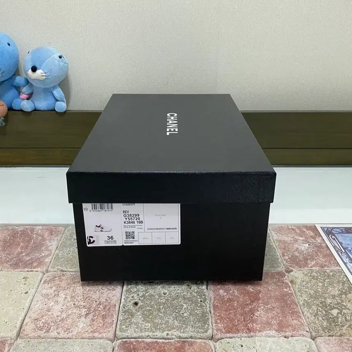[BUNJANG] Chanel Shoe Box with Inserts and Booklet / 샤넬 신발박스(33.5x21.5x14) + 속지 + 북렛