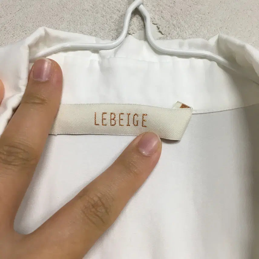 [BUNJANG] LEBESIGE Embroidered Point Shirt Blouse / 르베이지 자수 포인트 셔츠 블라우스 77